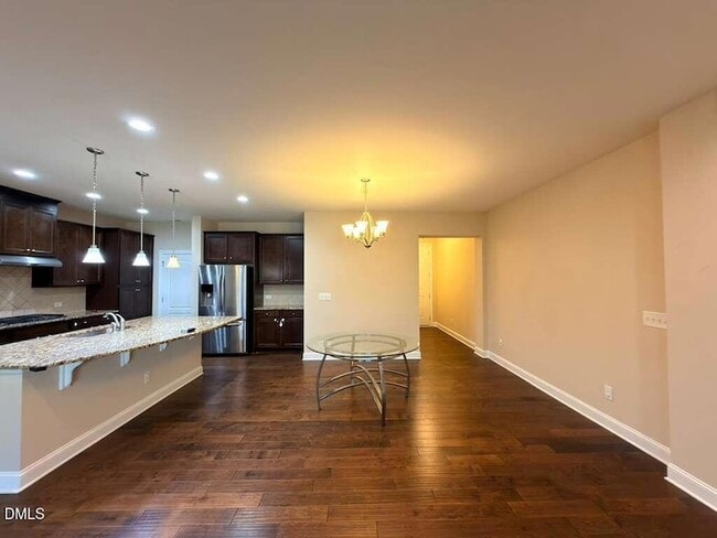 Building Photo - 305 Alamosa Pl