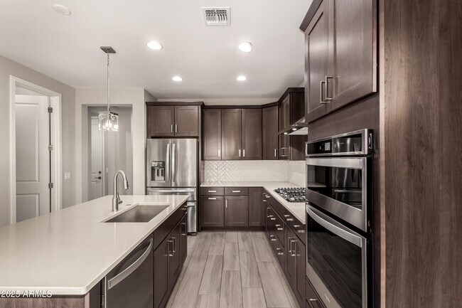 Building Photo - 3551 E Louise Dr