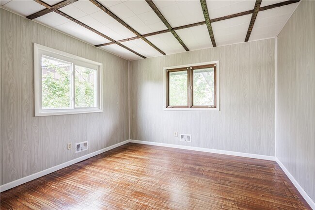 Building Photo - 26 Clearview Ave