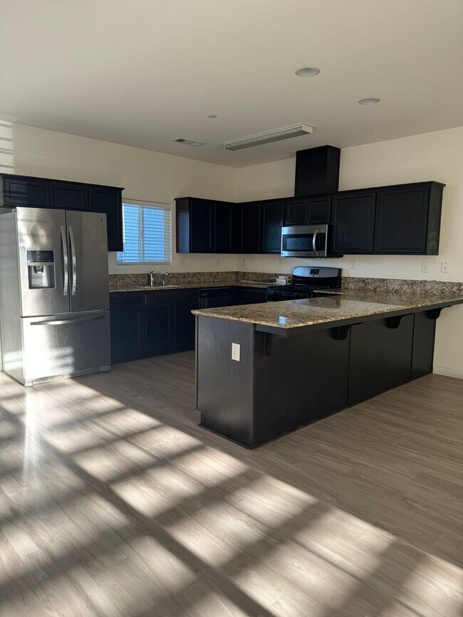 Building Photo - BEAUTIFUL 3 BEDROOM SINGLE FAMILY HOME