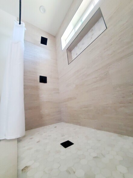 OVERSIZED SHOWER - 6038 Maury Ave