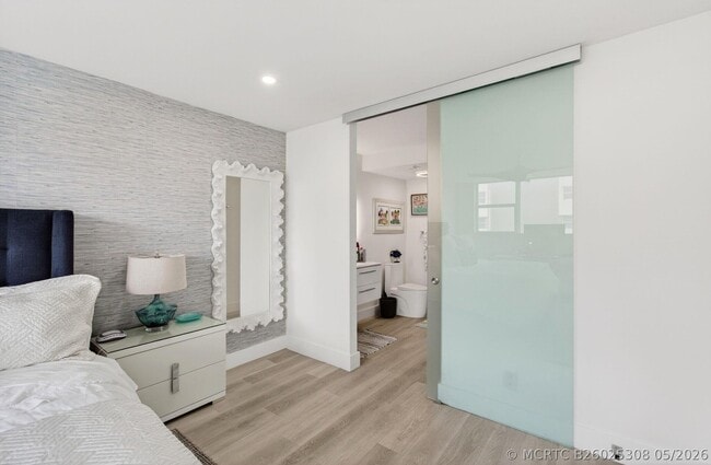Building Photo - 1236 Hillsboro Mile