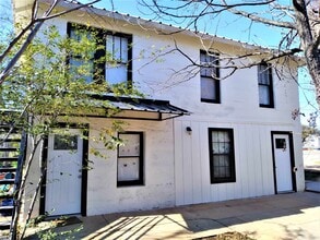 Building Photo - 104 W Wallace St