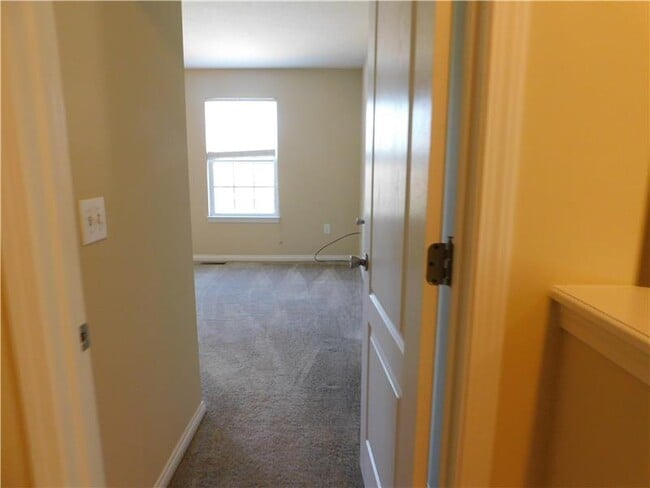 Building Photo - 6512 Oak Crest Dr
