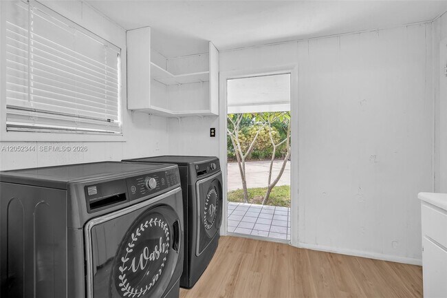 Building Photo - 5096 SW 28th Terrace