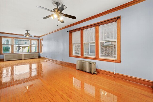 Building Photo - 5223 W School St