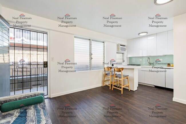 Building Photo - Furnished Studio, 1 Bath. Street parking. ...