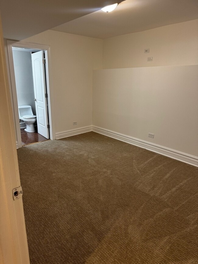 Building Photo - 4852 S Prairie Ave