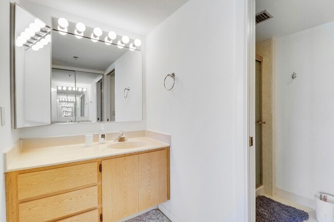 Building Photo - 401 S Seas Dr