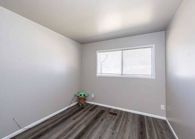 Building Photo - Newly Remodeled 3 Bedroom Home in Central Location
