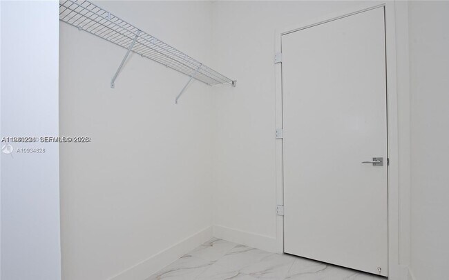 Building Photo - 2000 Metropica Wy