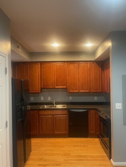 Kitchen - 610 Irving St NW