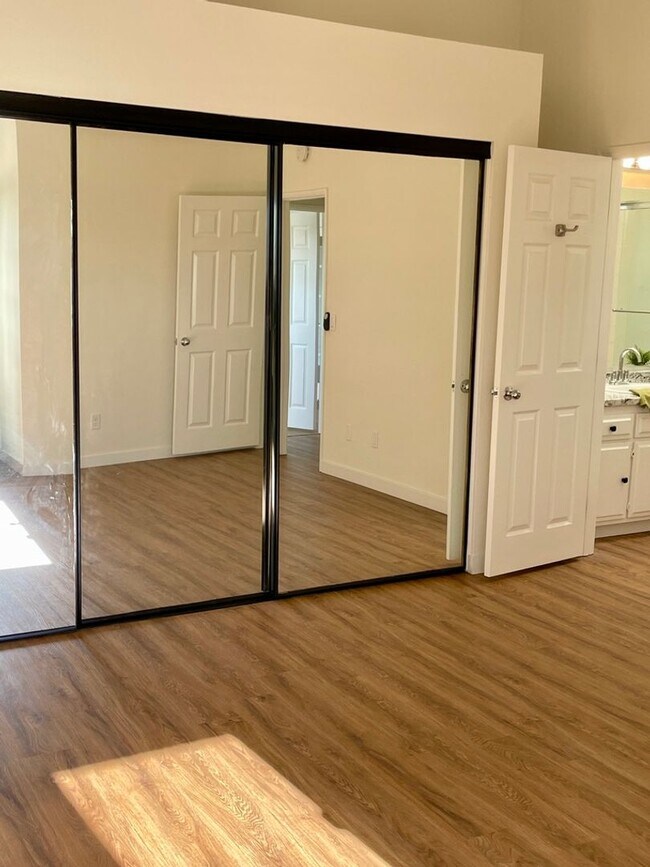 Building Photo - Welcome to Coastal Living at Its Finest!