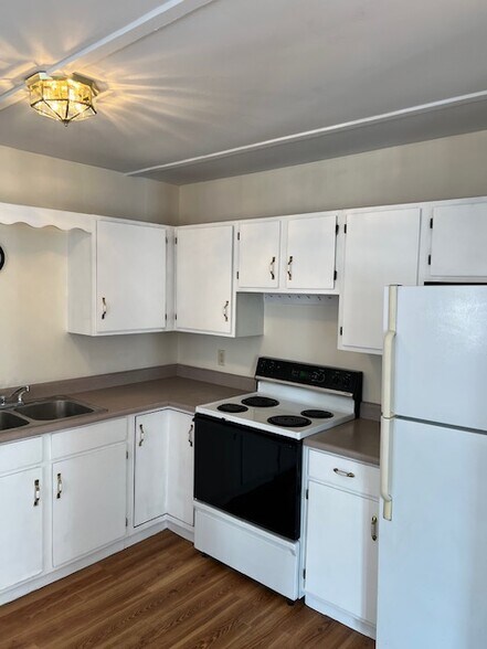 Building Photo - 108 Lake Hill Rd