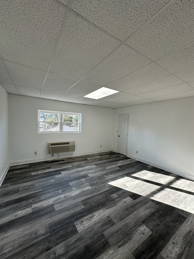 Building Photo - 113 E Middle St