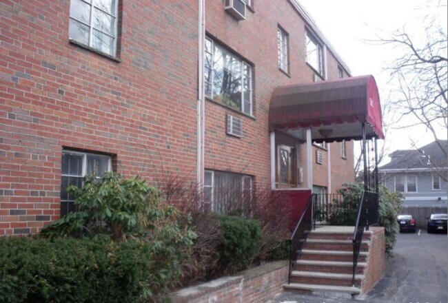 Building Photo - 50 Evergreen St