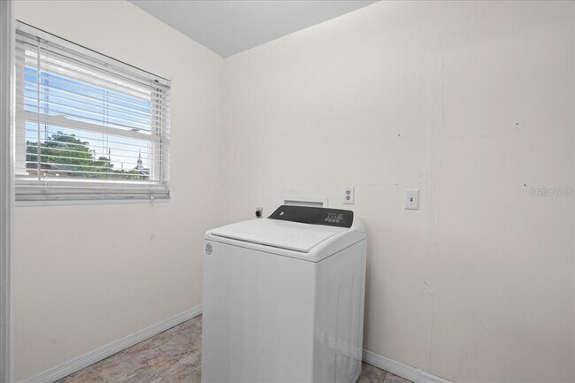 Building Photo - 903 Tomahawk Trail