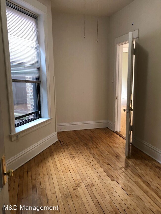 Building Photo - 3740 N Hermitage Ave