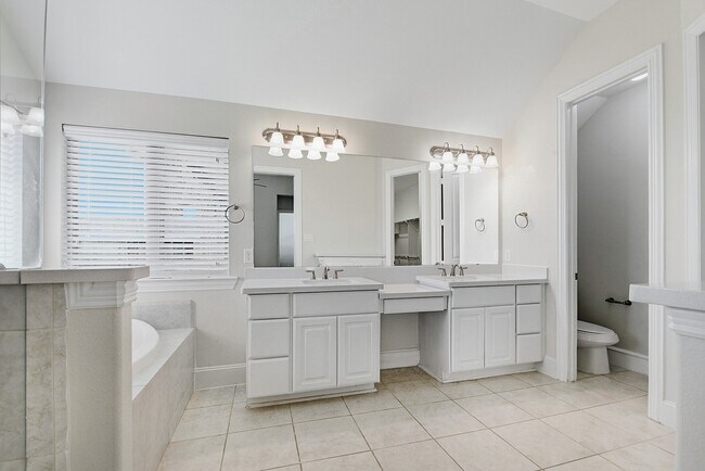Building Photo - 2226 Falcon Brook Dr