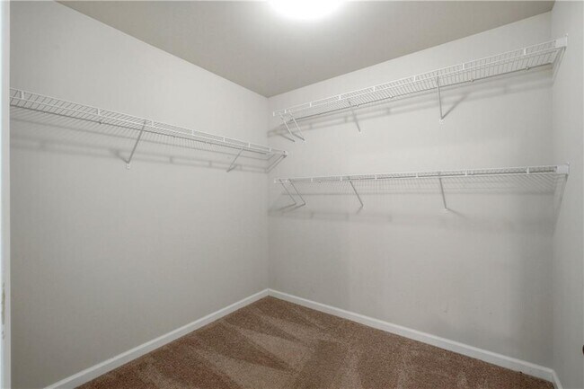 Building Photo - 4910 Belcrest Way