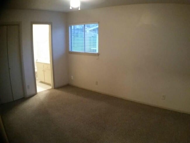 Building Photo - 7204 Creekside Dr