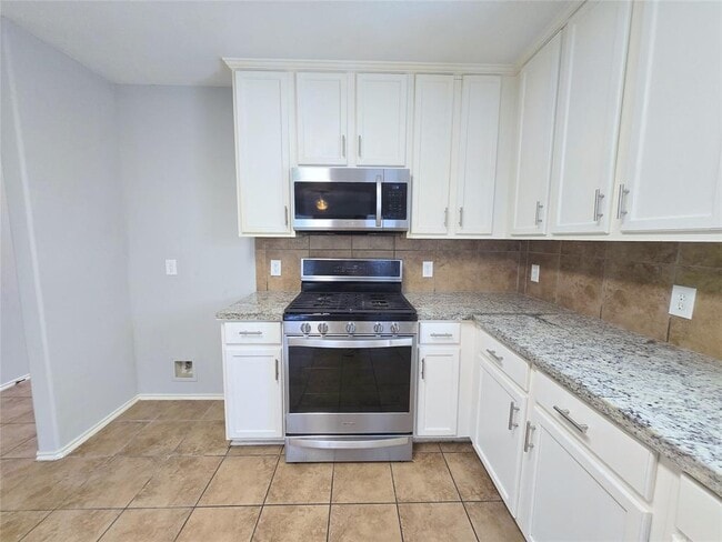 Building Photo - 1423 Stone Bluff Dr