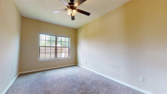 Building Photo - 303 Ash St