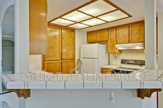 Building Photo - 1999 Garden Bing Cir