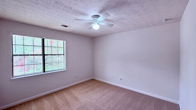 Building Photo - Snellville 2 Bed-2.5 Bath Townhouse, BRAND NEW KITCHEN and Flooring, End Unit