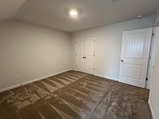 Building Photo - 967 Horse Mountain Rd