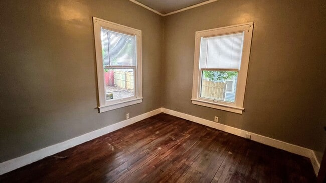 Building Photo - 1308 Kalamazoo Ave SE