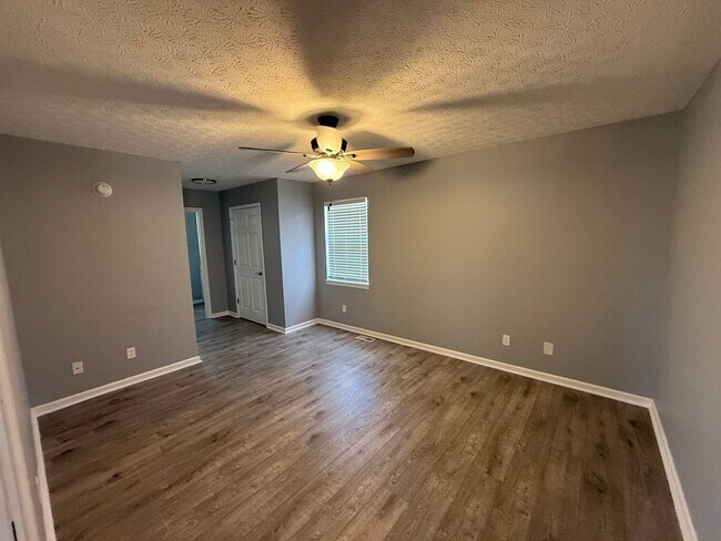 Building Photo - 80 Collins Ln