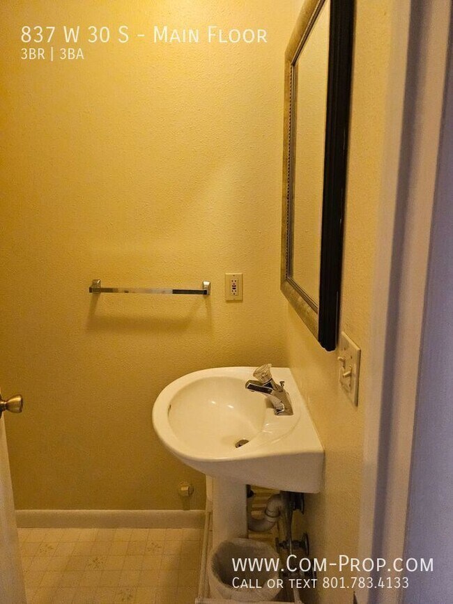 Building Photo - 837 W 30 S St