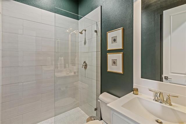 Building Photo - 3034 Encino Dr