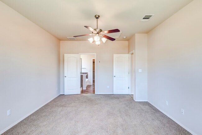 Building Photo - 1604 Greenside Dr