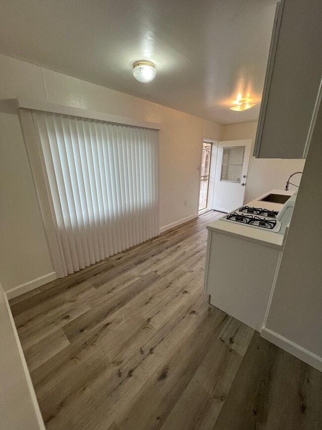 Building Photo - Cozy 2 bedroom and 1 bathroom near Port Hu...