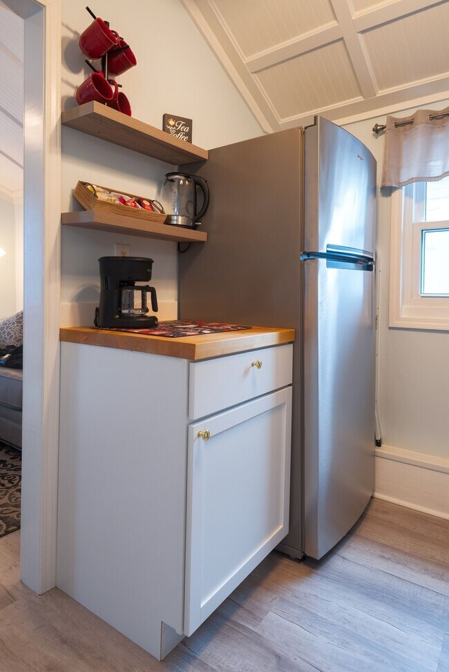 Building Photo - 4010 Laurel St