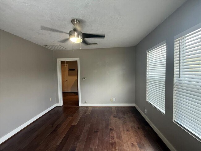 Building Photo - 907 Enid St
