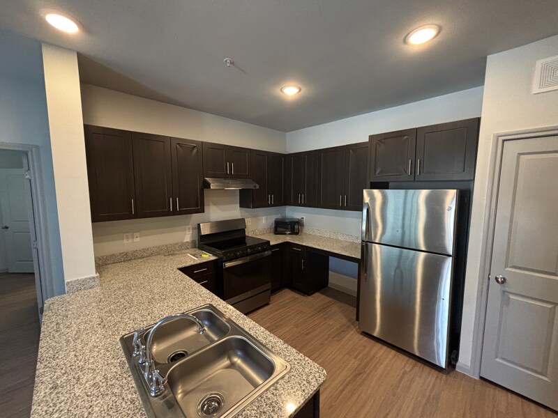 Building Photo - 950 FM2001