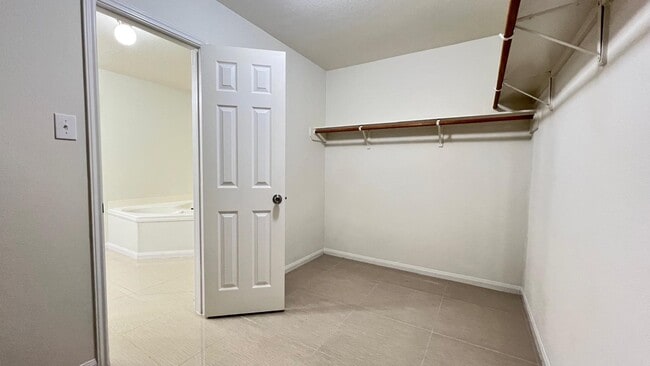 Building Photo - 6906 Clover Walk Ln