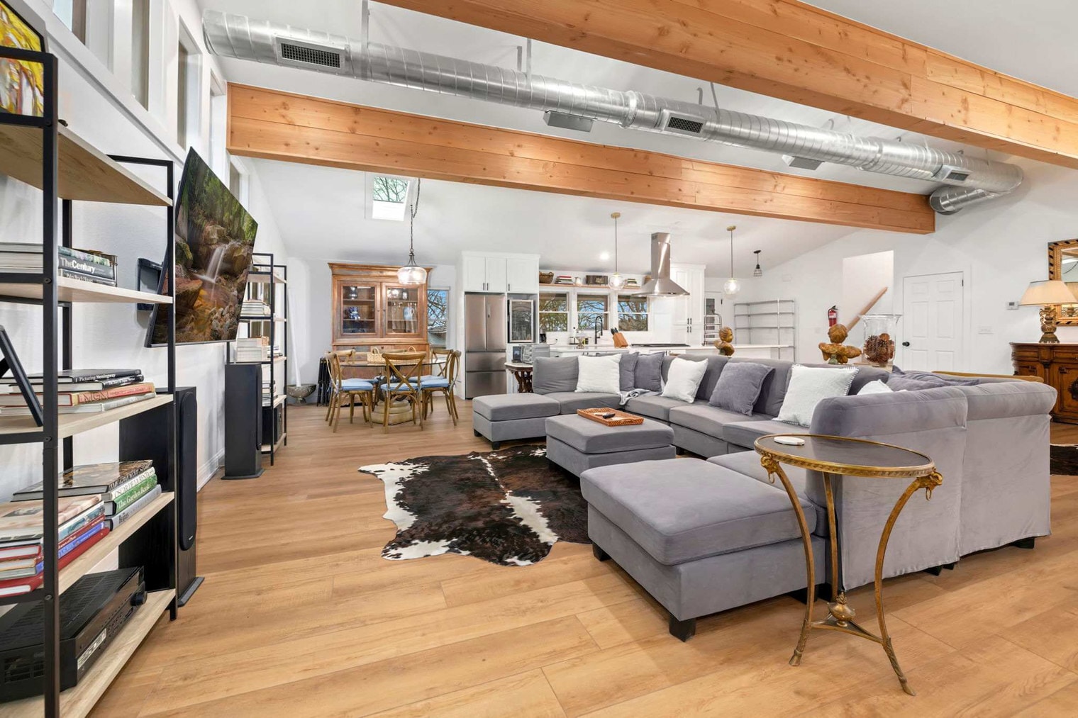 Building Photo - 1158 N Sunset Dr