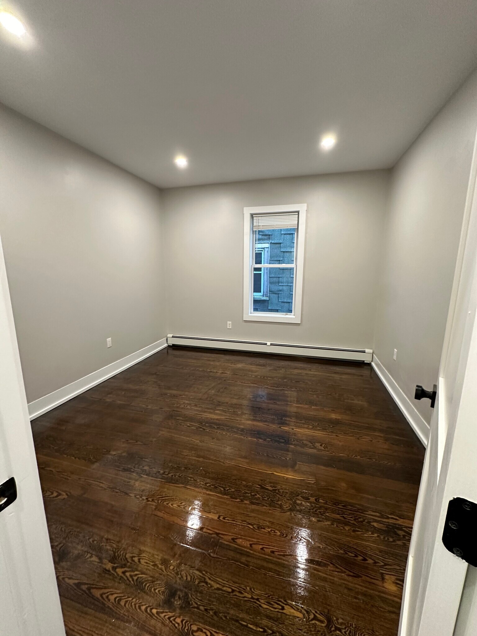 Building Photo - 5 Carson St