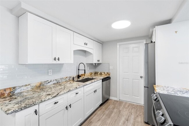 Building Photo - 5648 Saren Dr