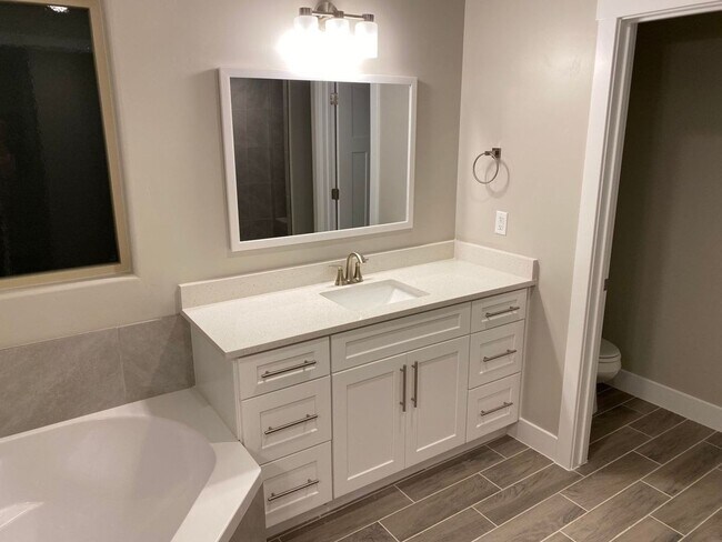 Building Photo - 3 Bedroom Townhome. Water, Sewer, and Garbage Included!