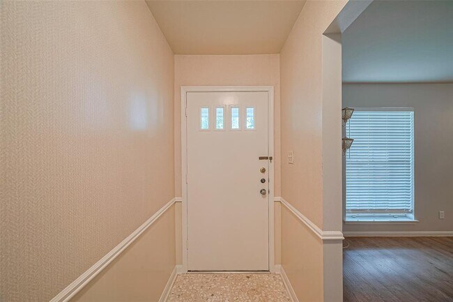 Building Photo - 2530 Bandelier Dr