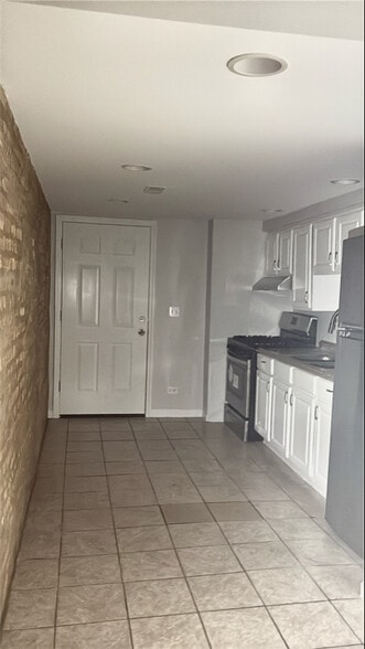 Building Photo - 4217 S Prairie Ave
