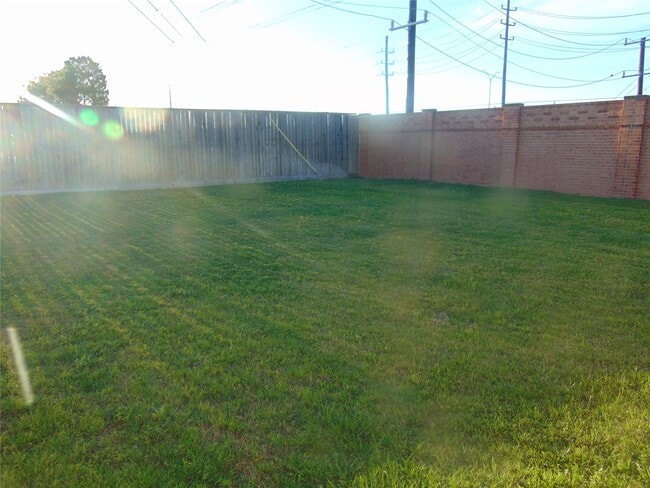 Building Photo - 24978 Tidmor Ln