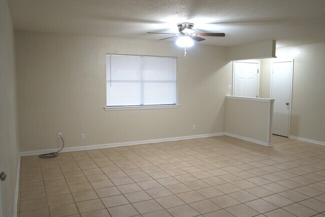 Building Photo - 421 Brigadoon St