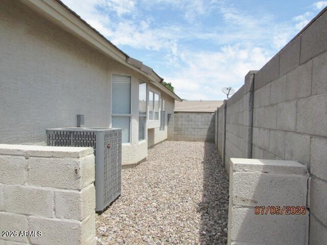 Building Photo - 6135 W Navajo Dr