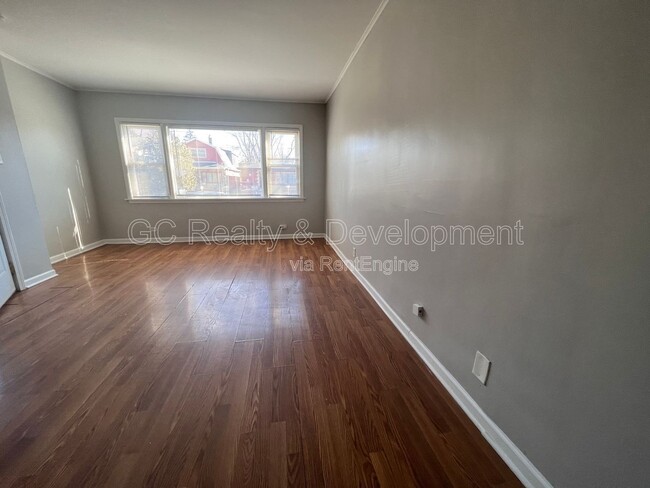 Building Photo - 8336 S Kingston Ave